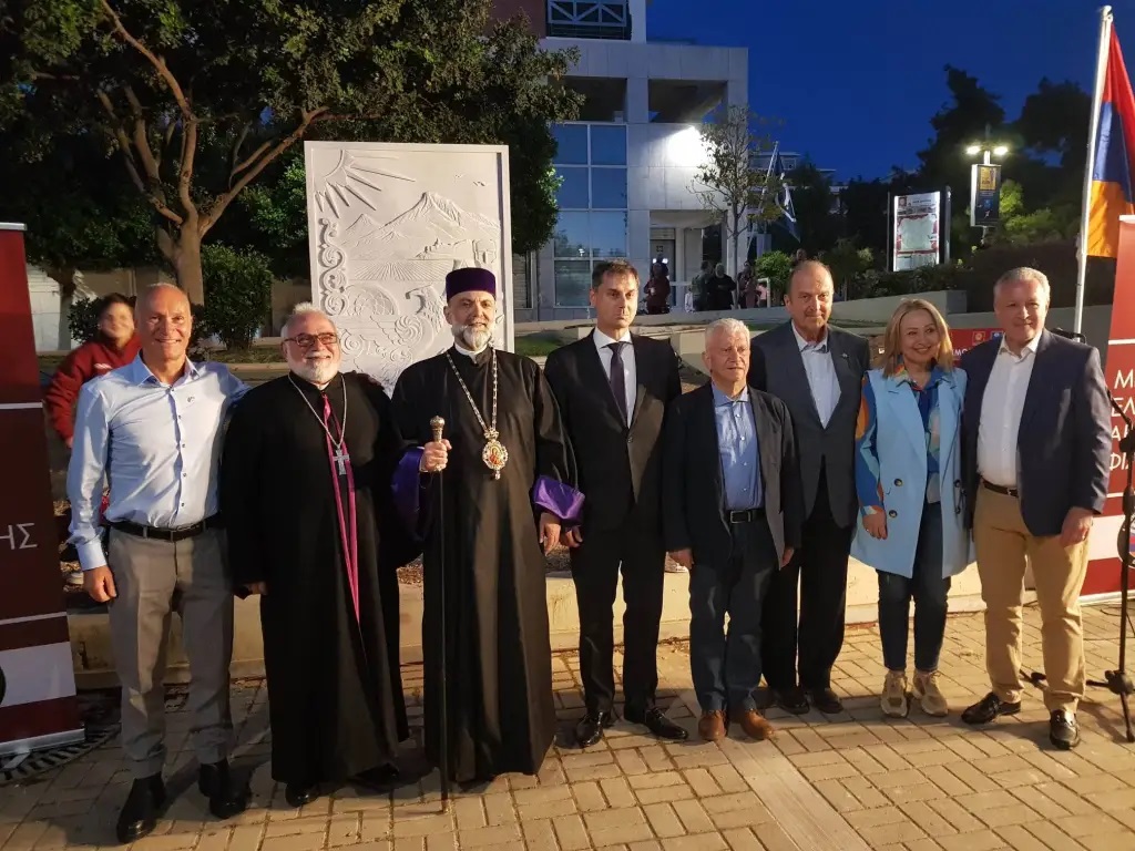 ΝΕΑ ΣΜΥΡΝΗ: Πραγματοποιήθηκαν τα αποκαλυπτήρια του Μνημείου Ελληνοαρμενικής Φιλίας