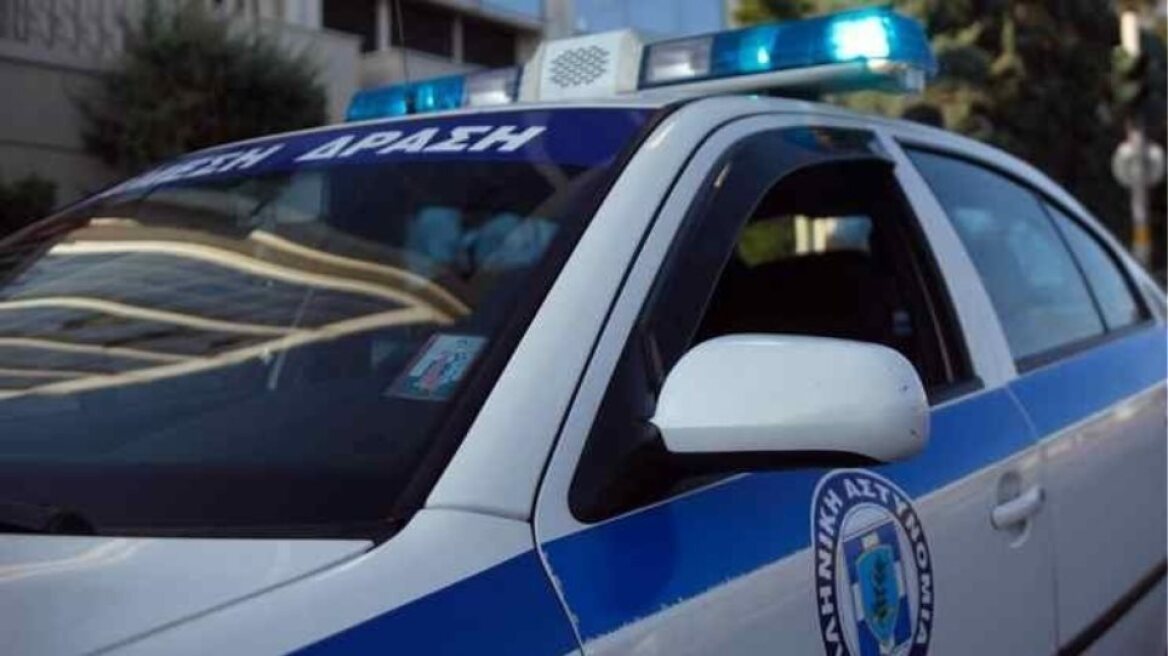 Νέα Σμύρνη: Έσπασαν τζαμαρία σούπερ μάρκετ και έκλεψαν αλκοολούχα ποτά