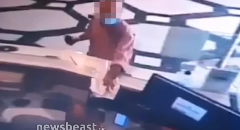Ψεύτικη η χειροβομβίδα που κρατούσε ο συνταγματάρχης στη ληστεία στη Νέα Σμύρνη